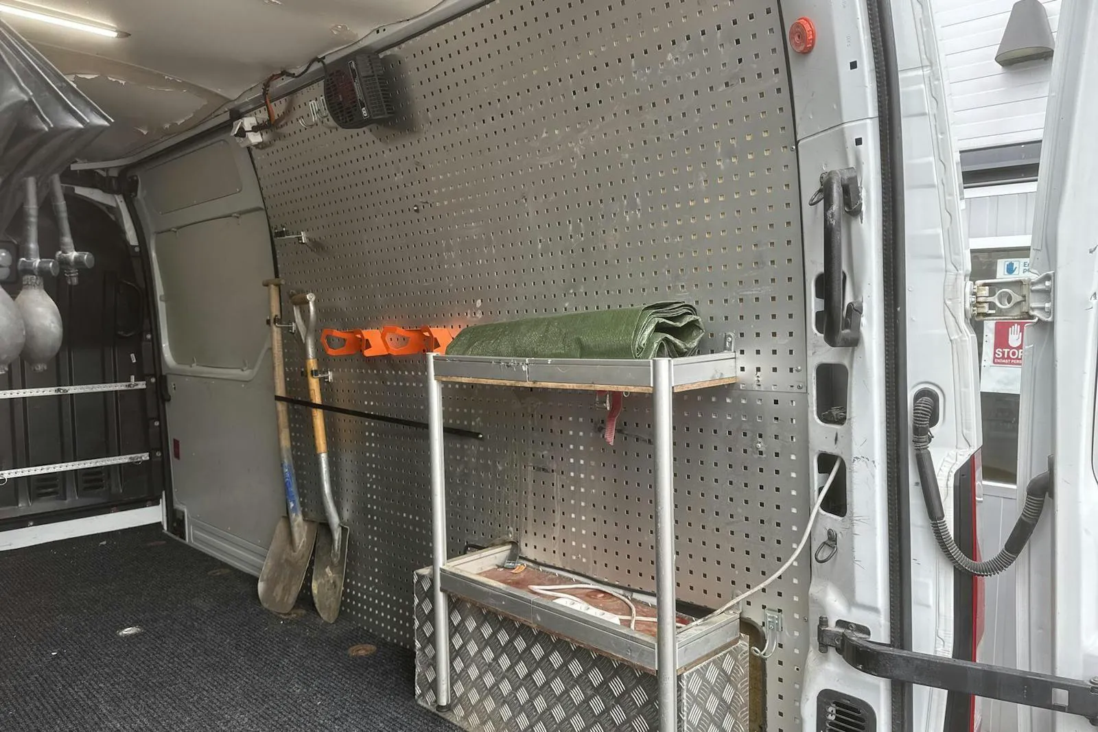 Vehicle image 14