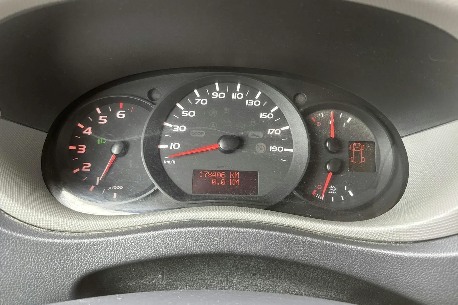 Vehicle image 10