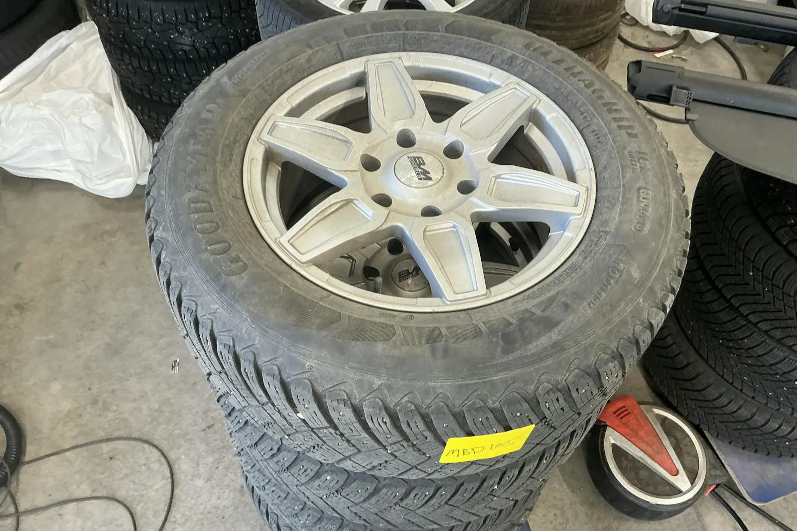 Vehicle image 14