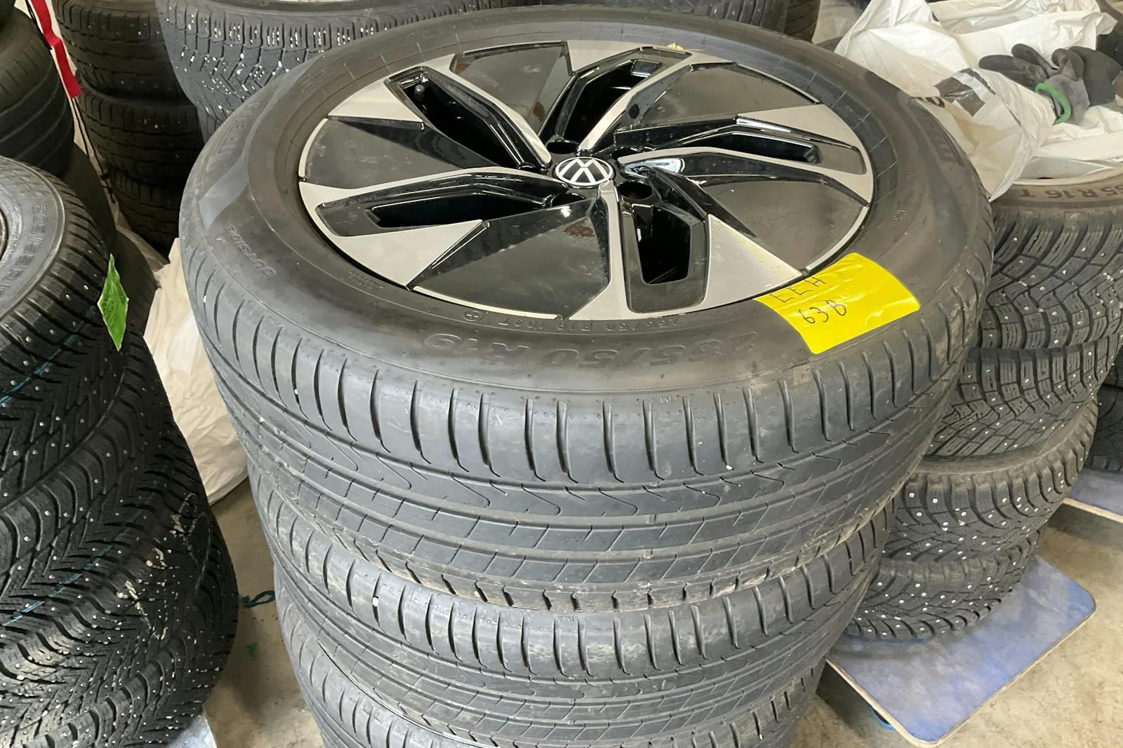 Vehicle image 15