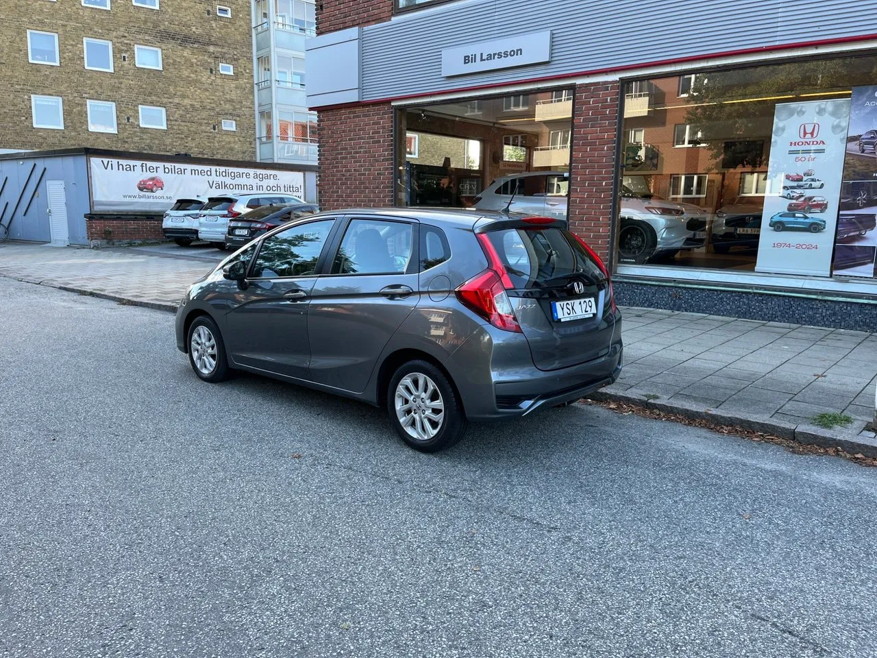 Vehicle image 3