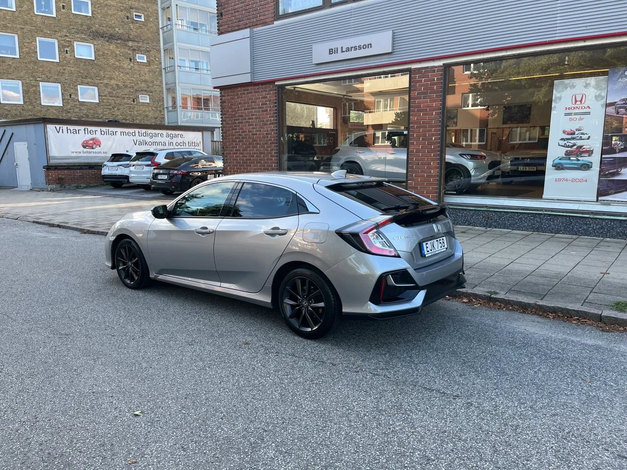 Vehicle image 3