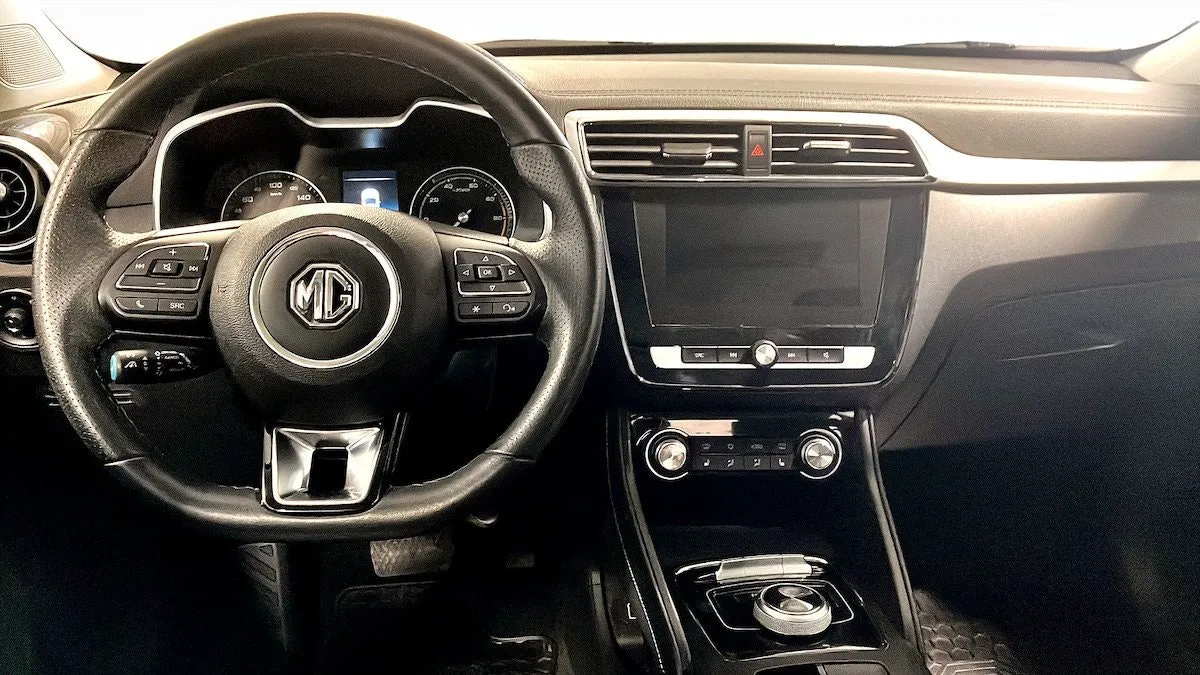 Vehicle image 3