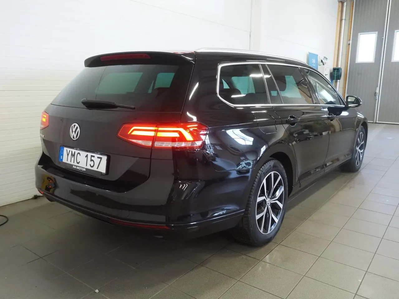 Vehicle image 6