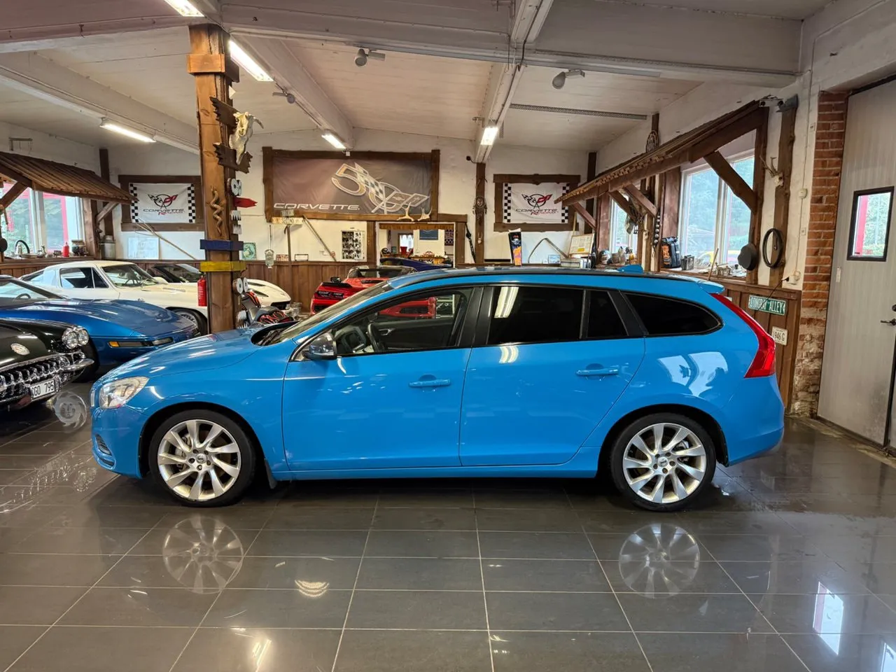Vehicle image 9