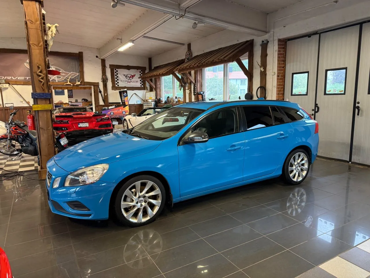 Vehicle image 10