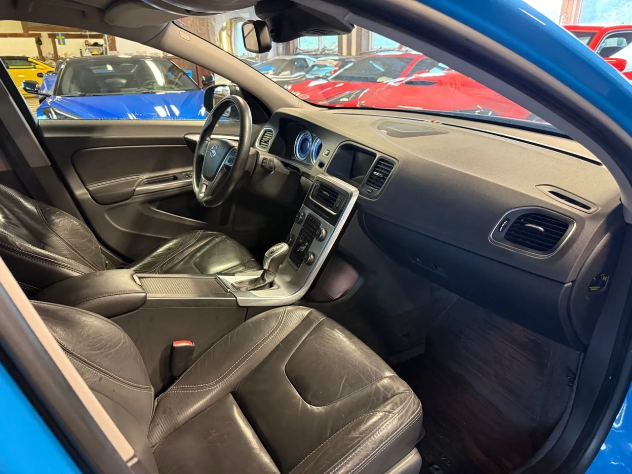Vehicle image 15
