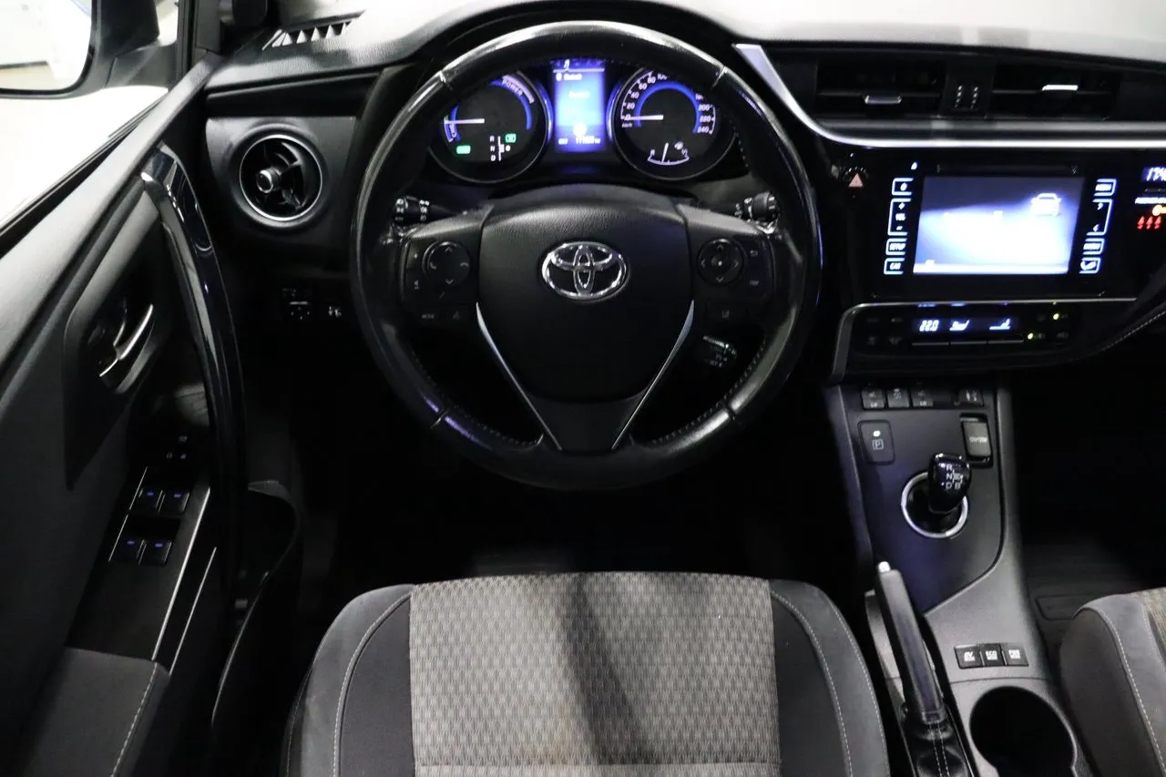 Vehicle image 10