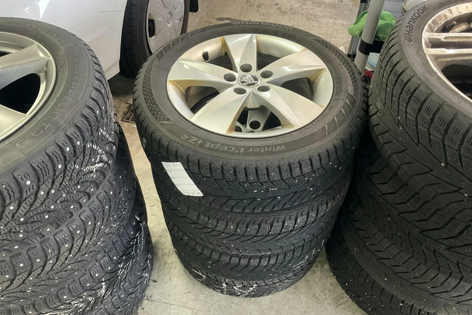 Vehicle image 10