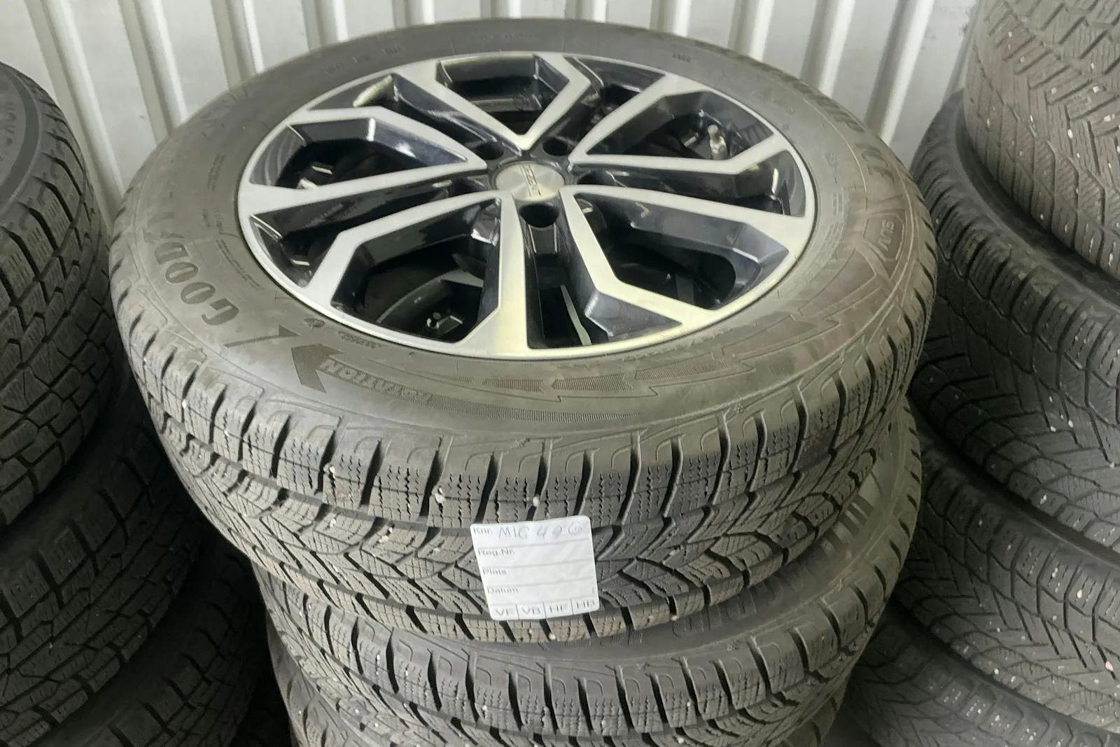 Vehicle image 10