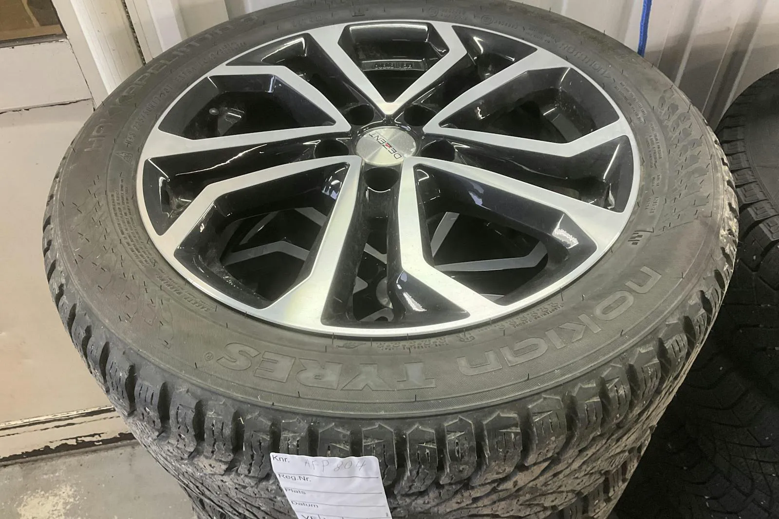 Vehicle image 10