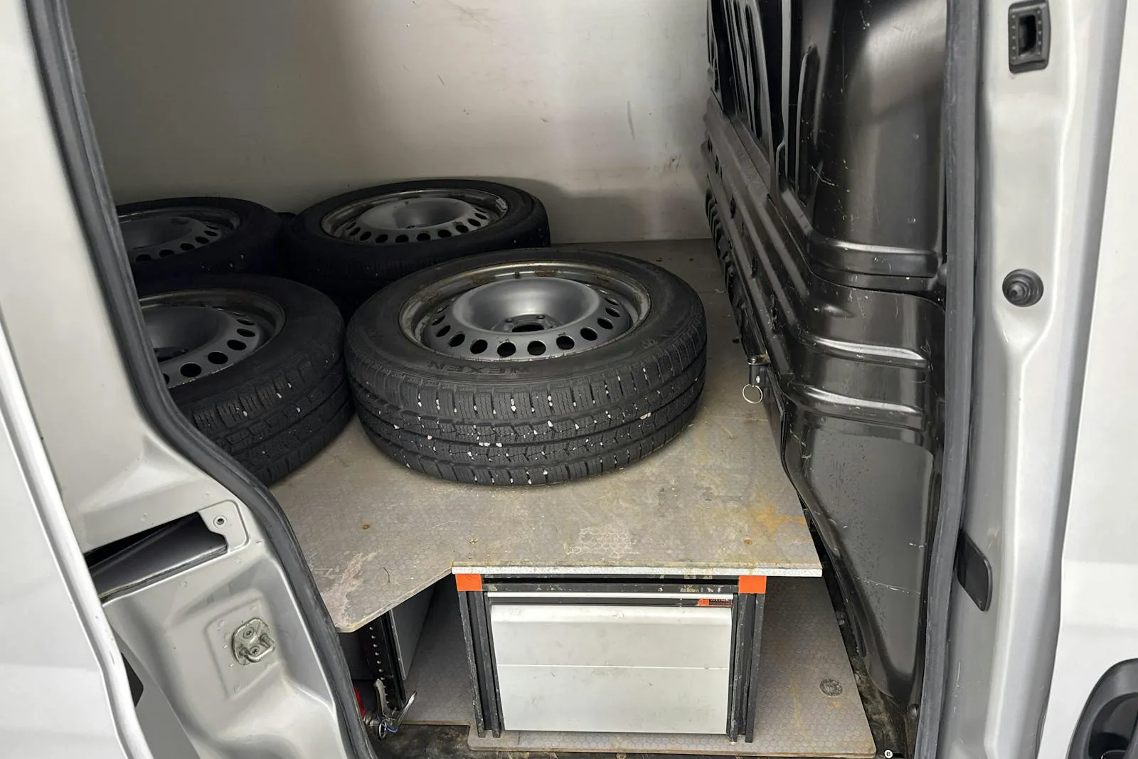 Vehicle image 6