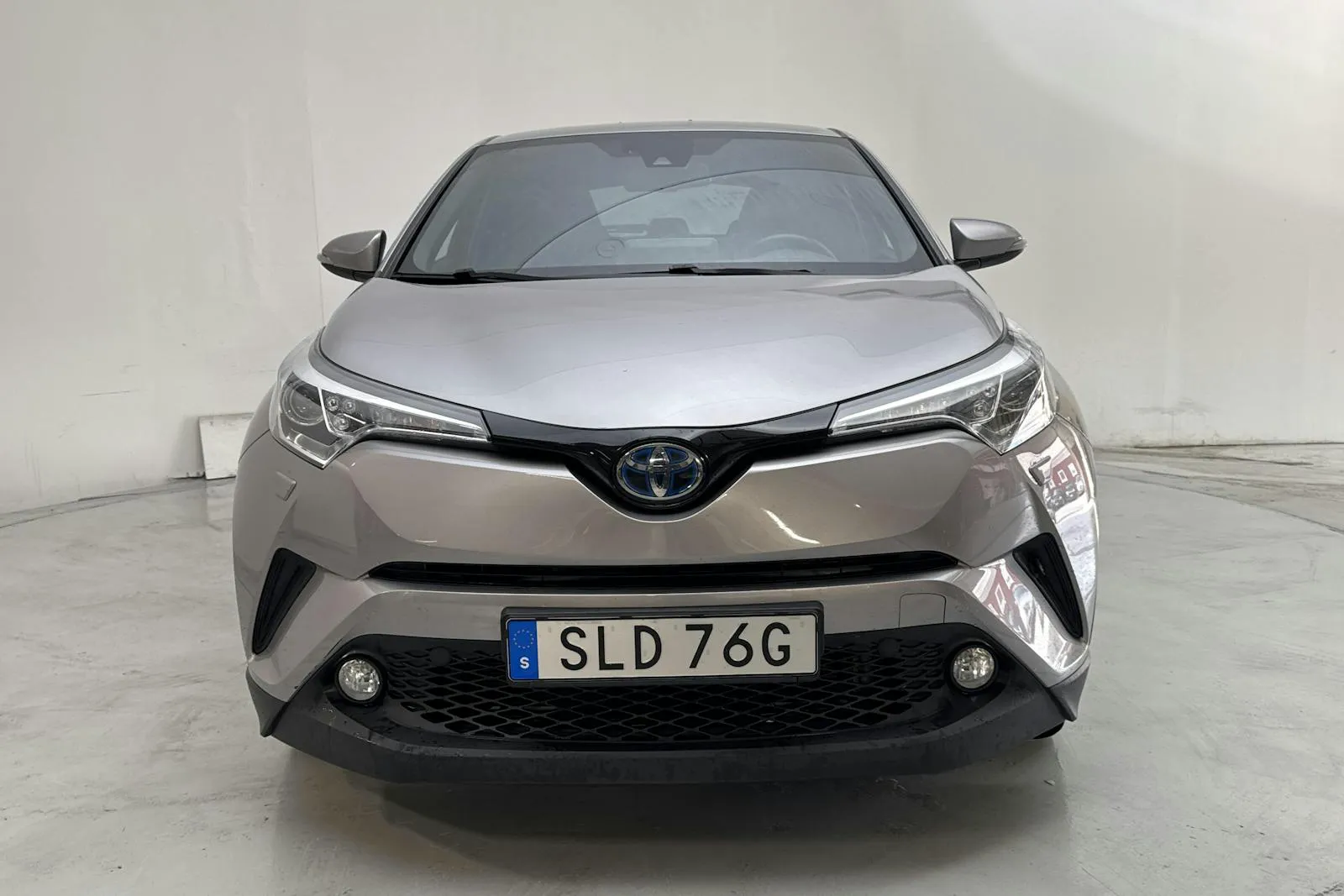 Vehicle image 3