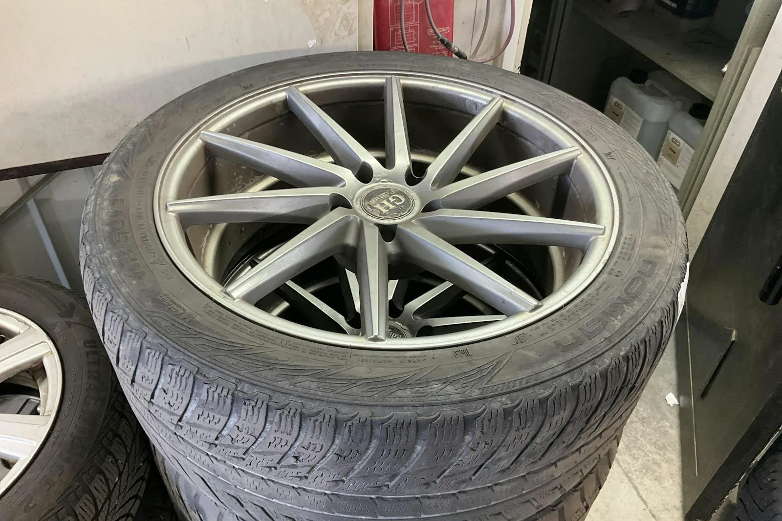 Vehicle image 16