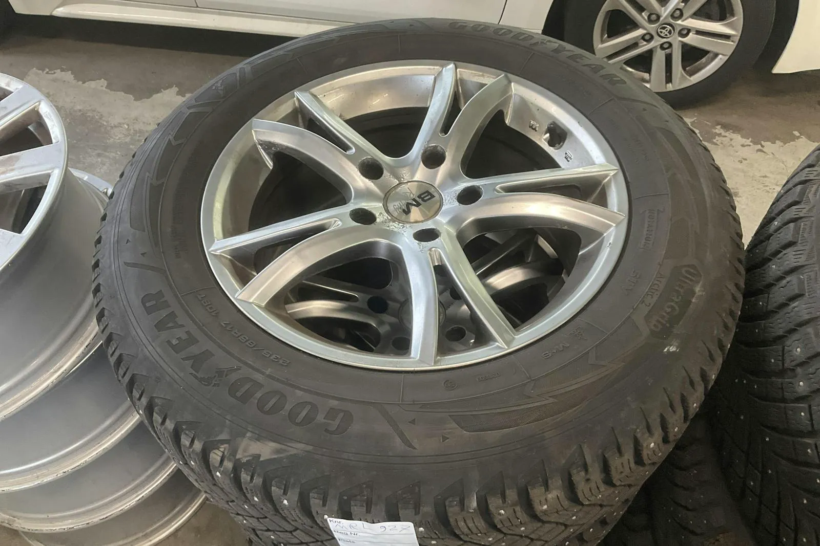 Vehicle image 13