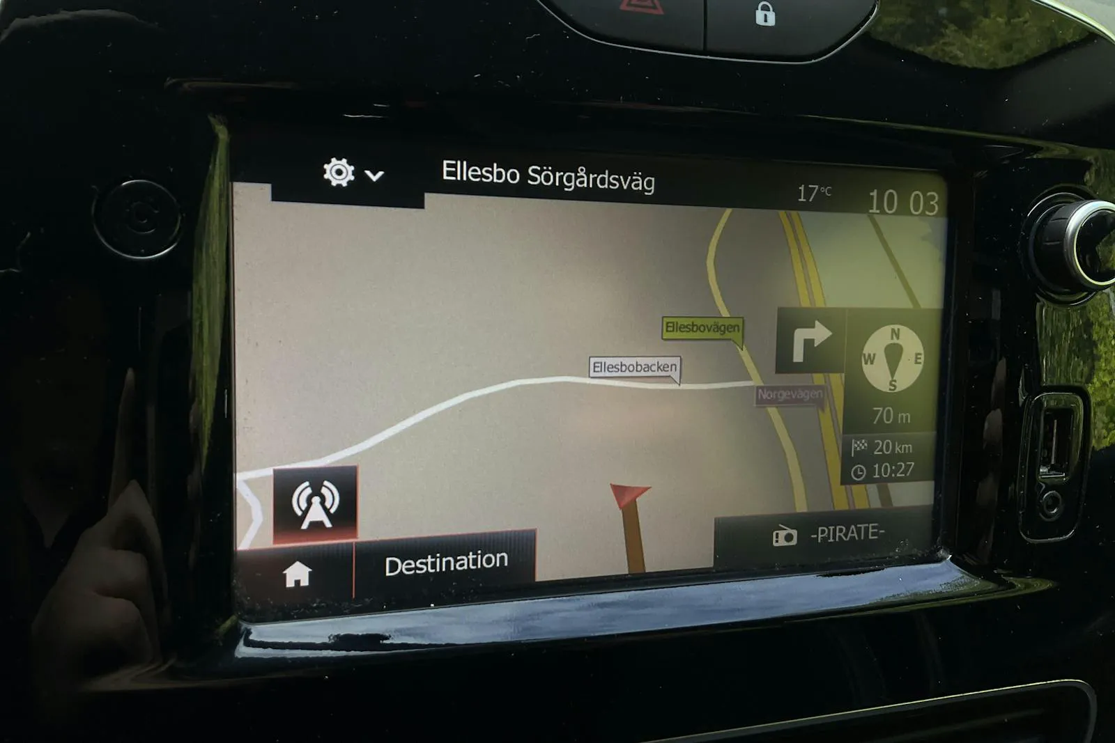 Vehicle image 10