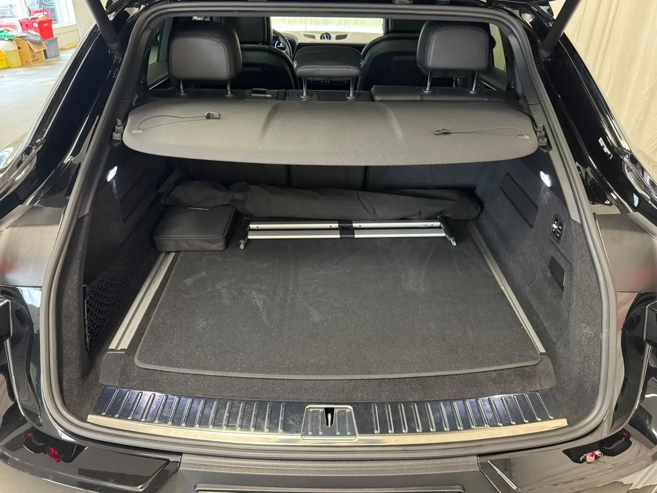Vehicle image 32