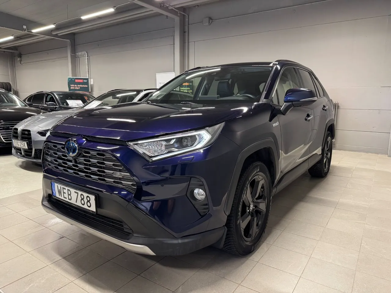Vehicle image 4