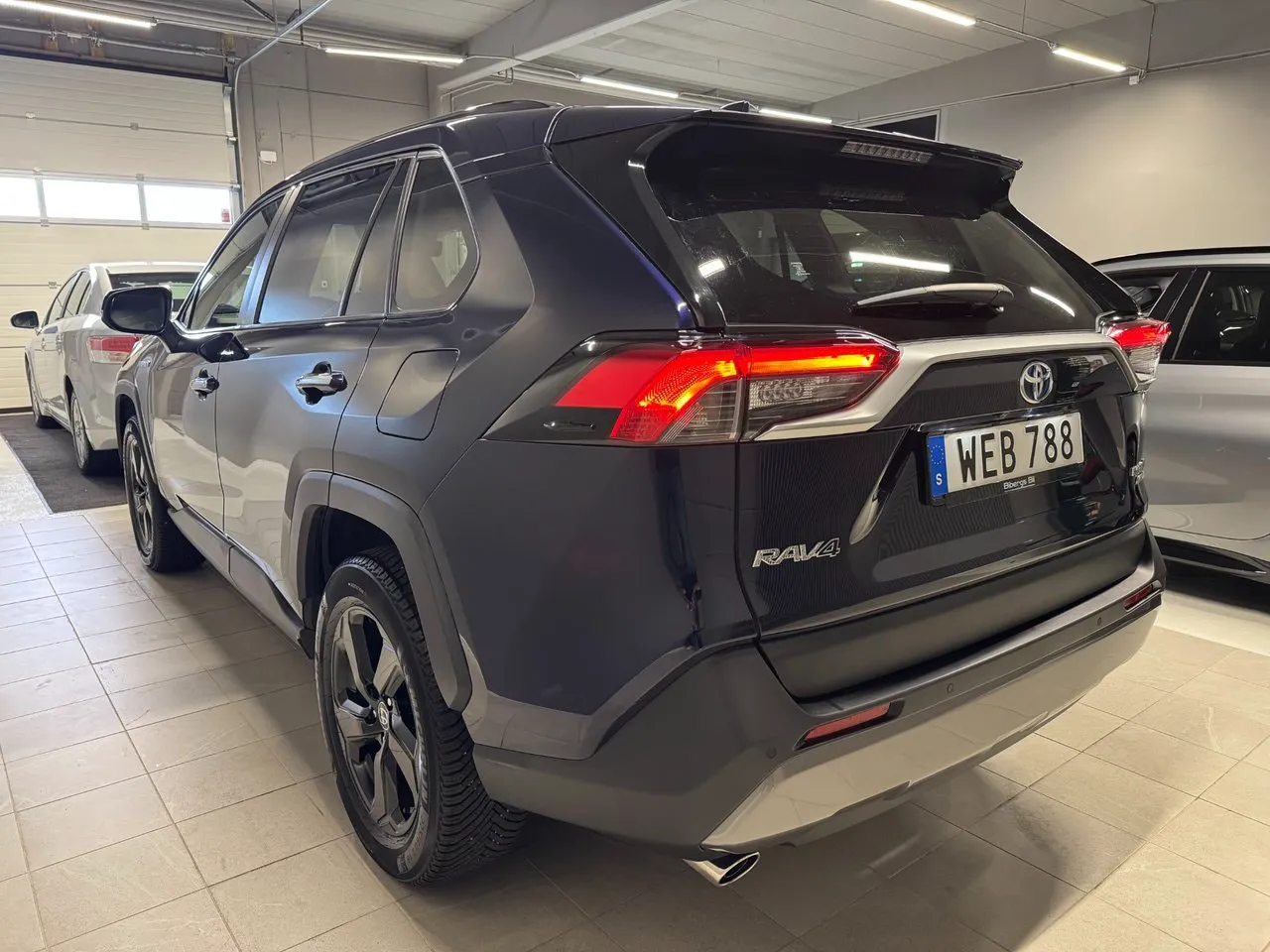 Vehicle image 3