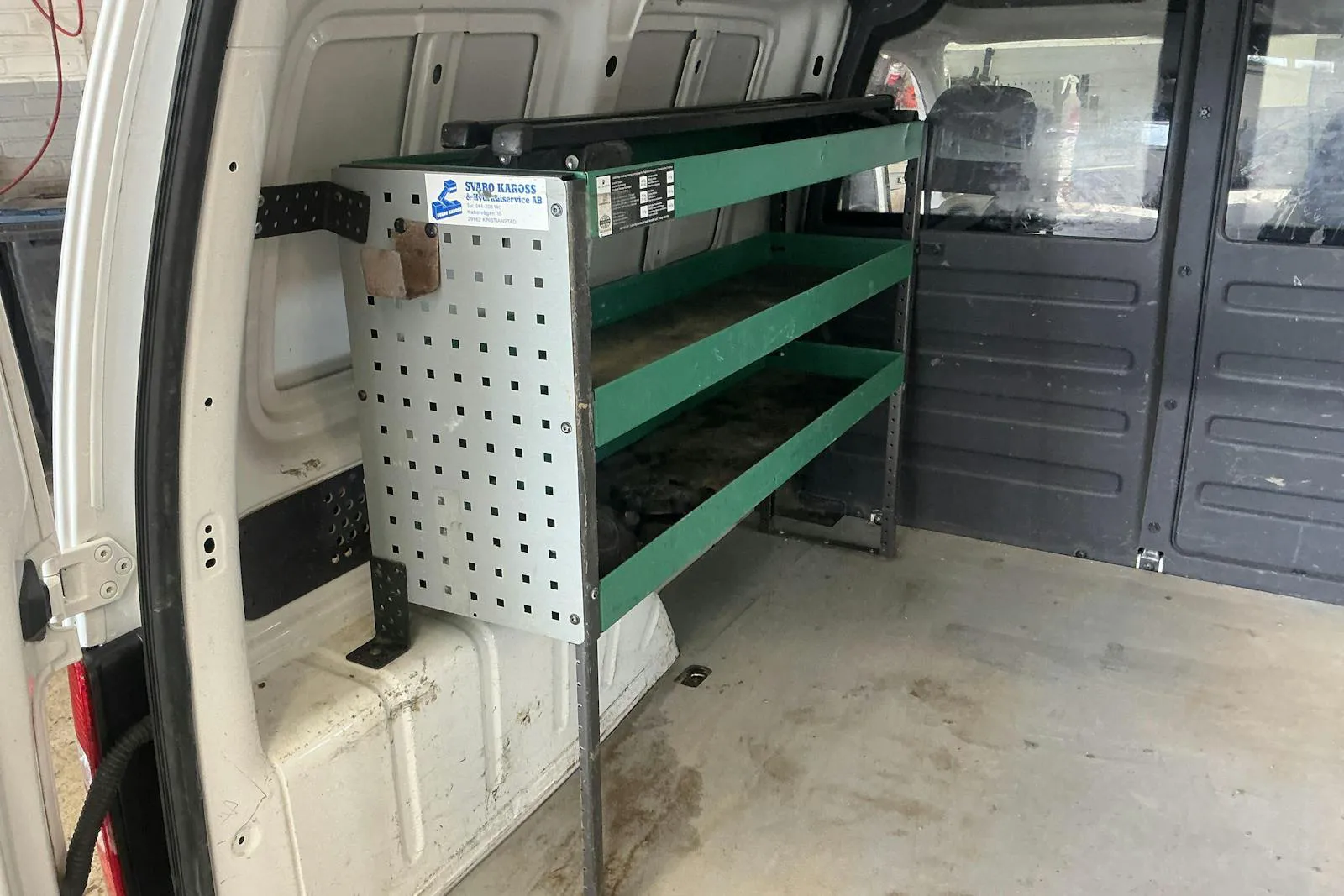 Vehicle image 10