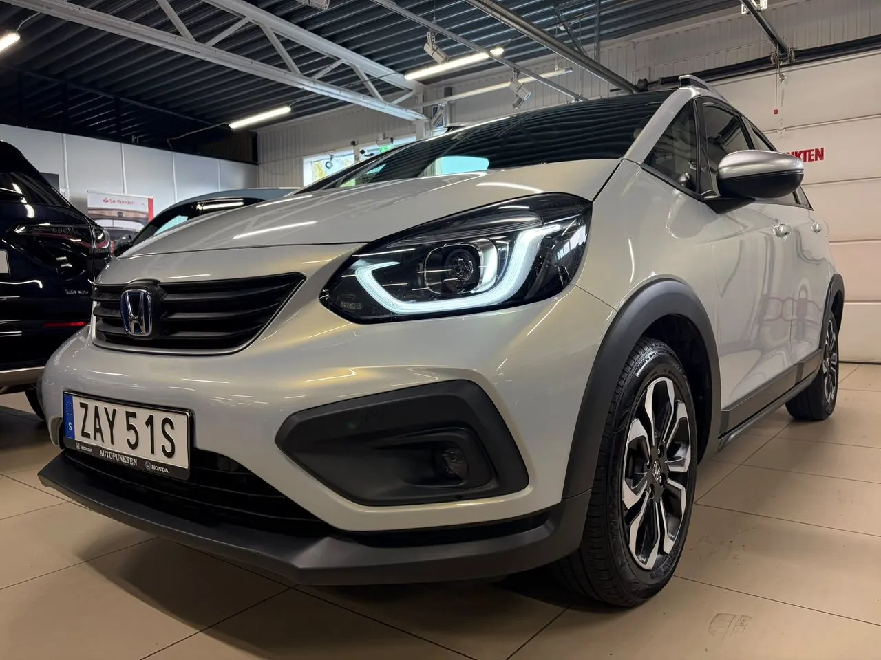 Vehicle image 17