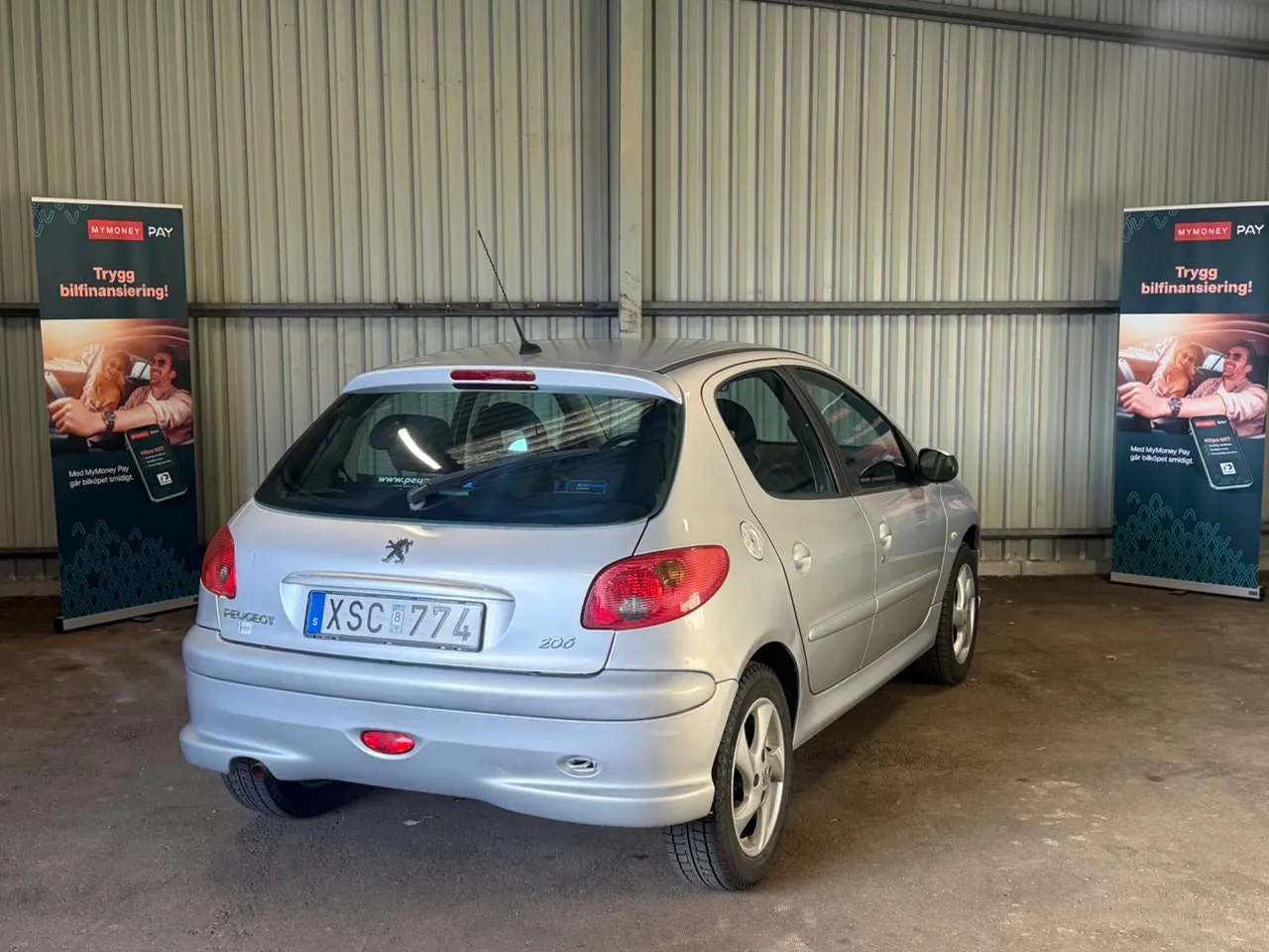Vehicle image 4