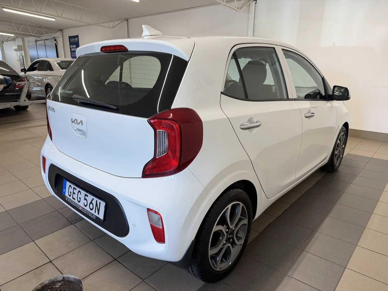 Vehicle image 4