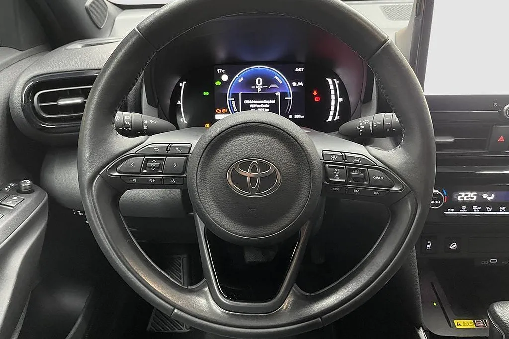Vehicle image 15