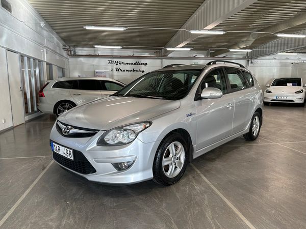 Hyundai i30 cw 1.6 CRDi Business 6-vxl Nybesiktigad Bränslesnål - 2012