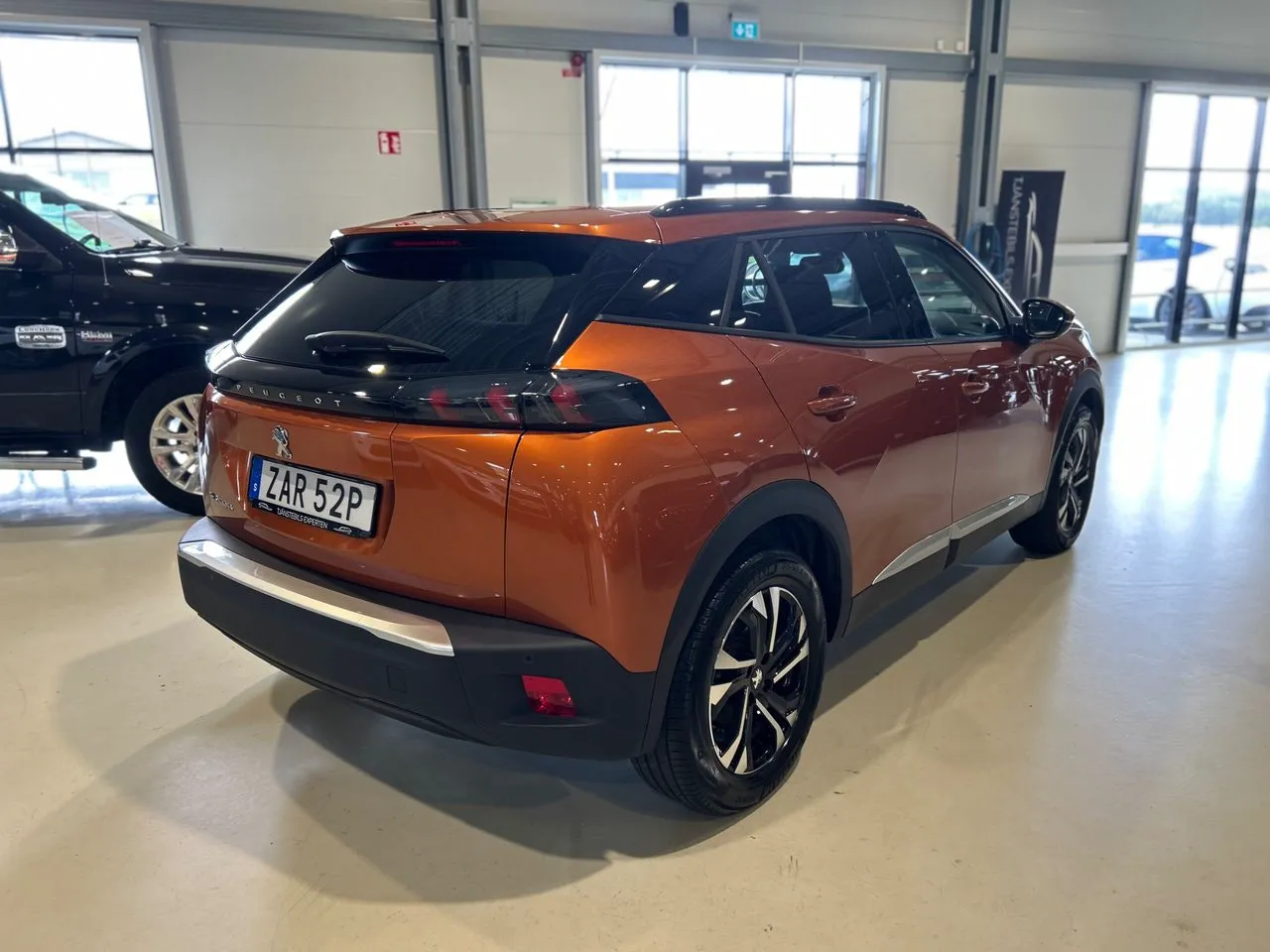 Vehicle image 4