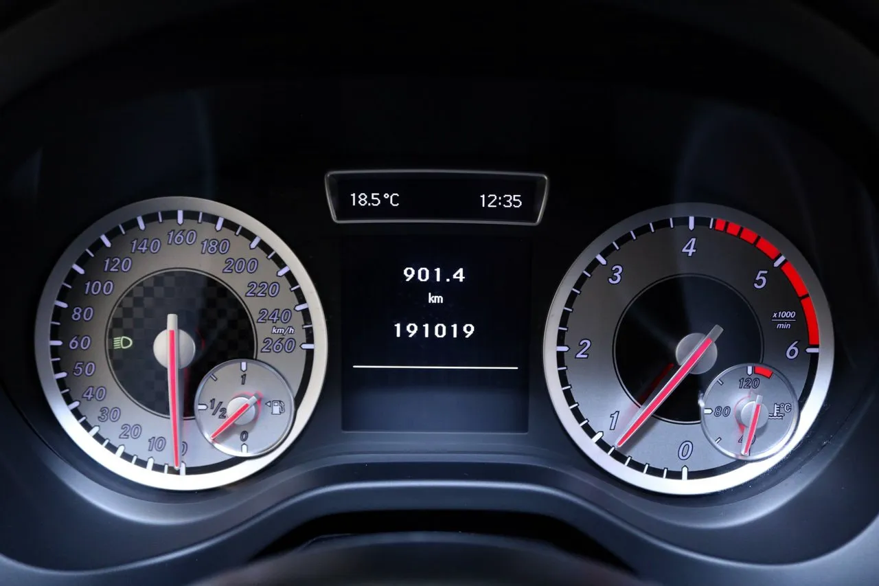 Vehicle image 25