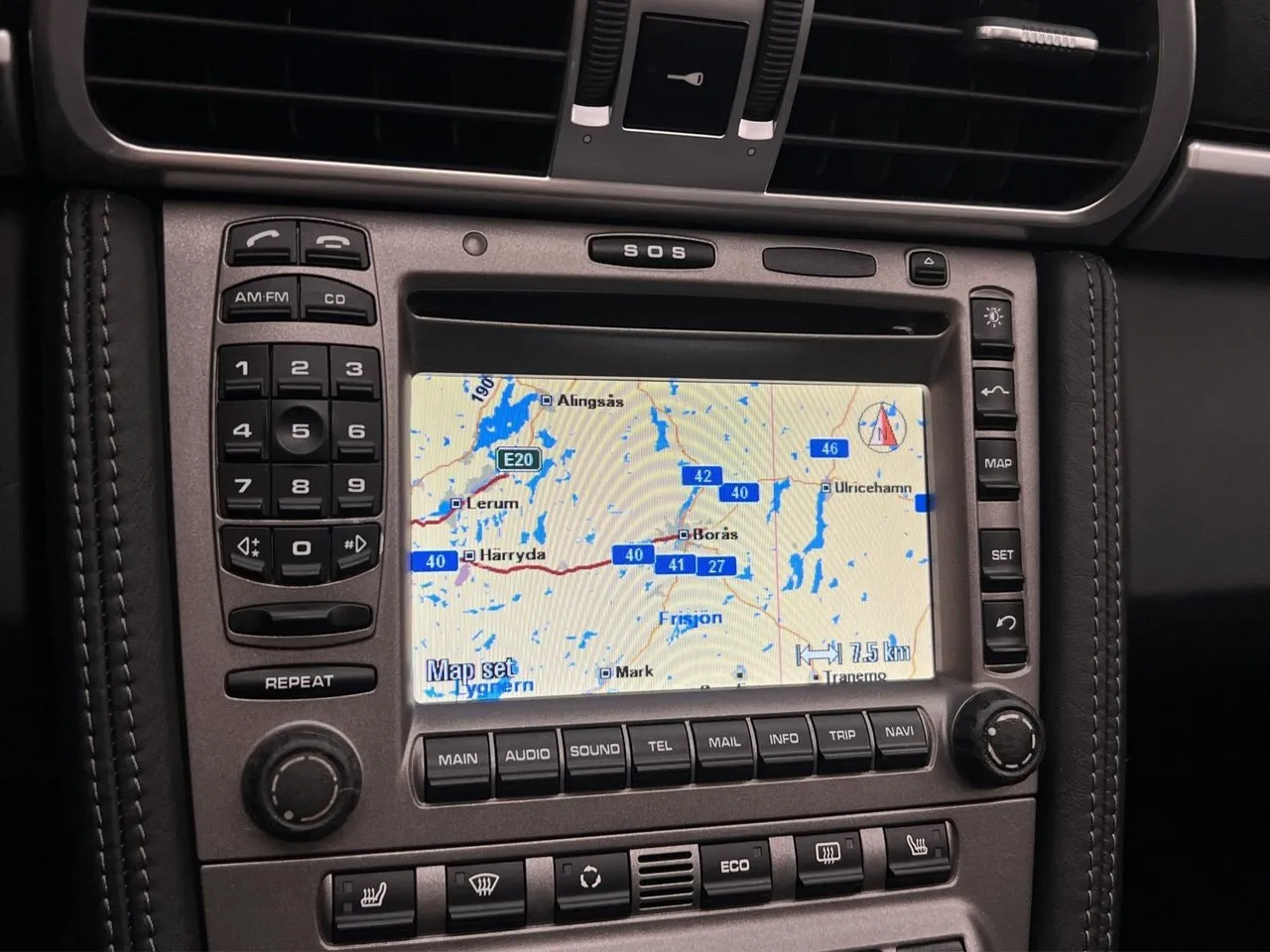 Vehicle image 27