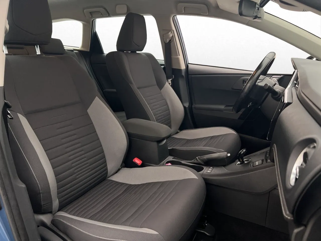 Vehicle image 14