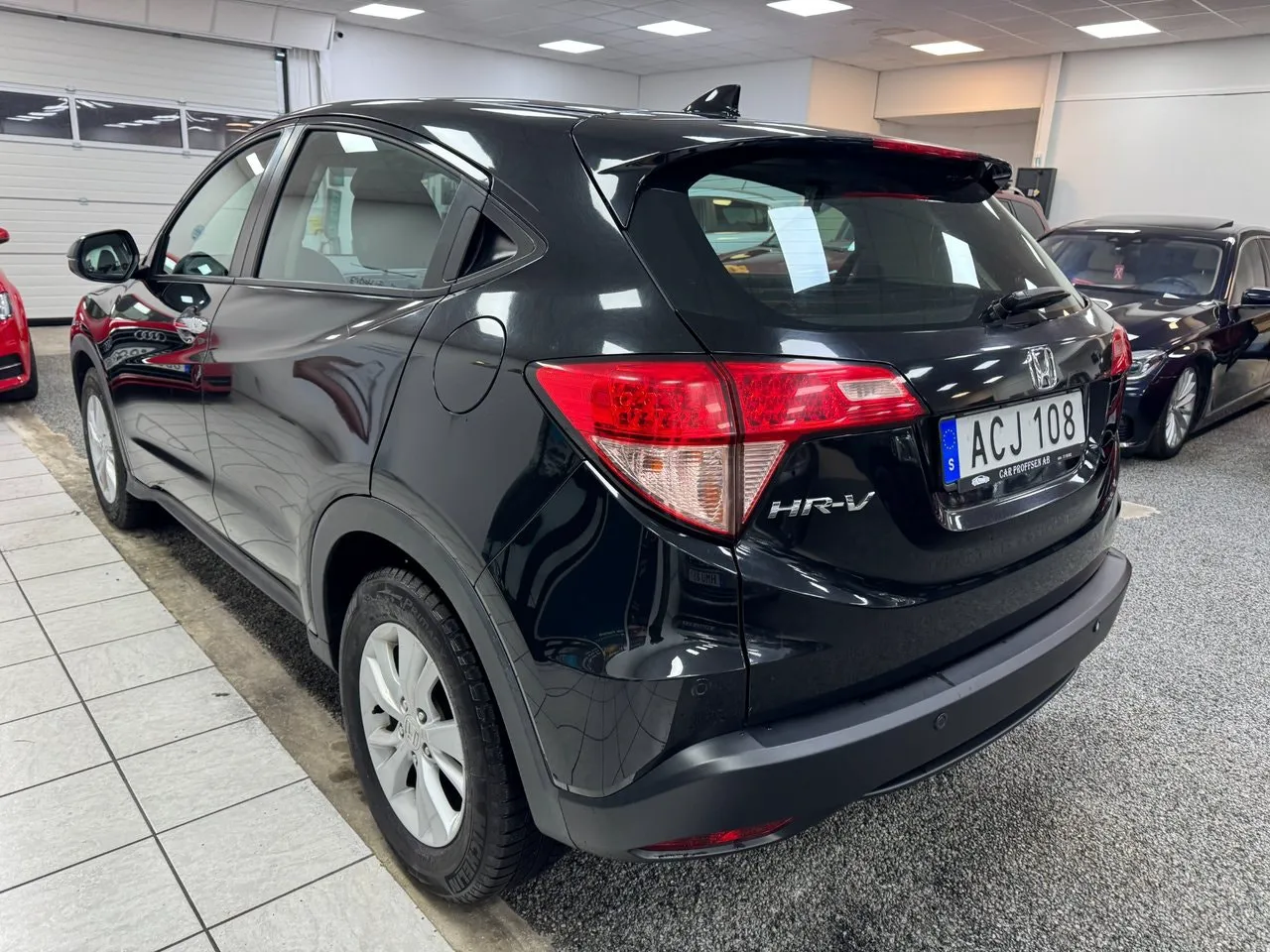 Vehicle image 3
