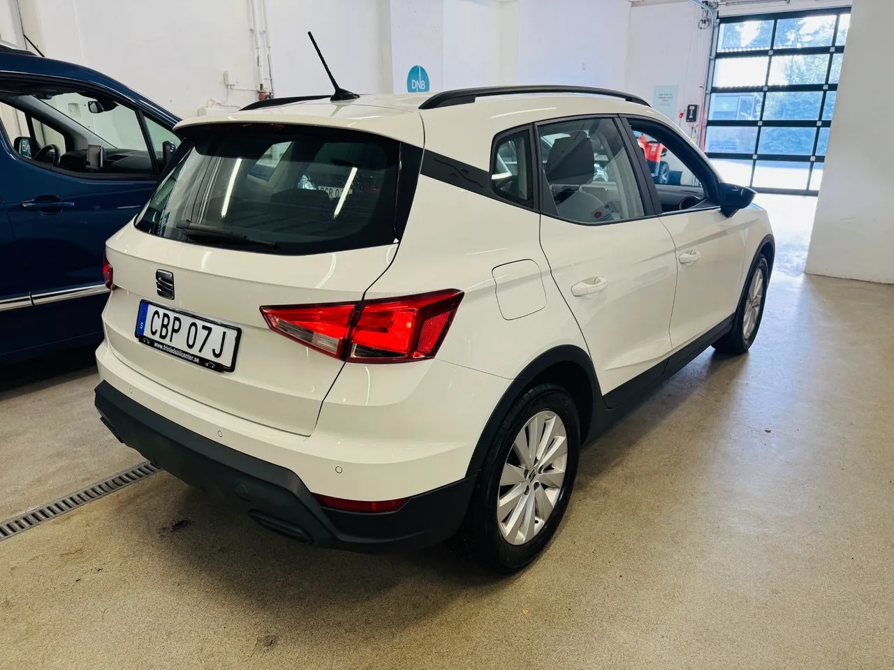 Vehicle image 14