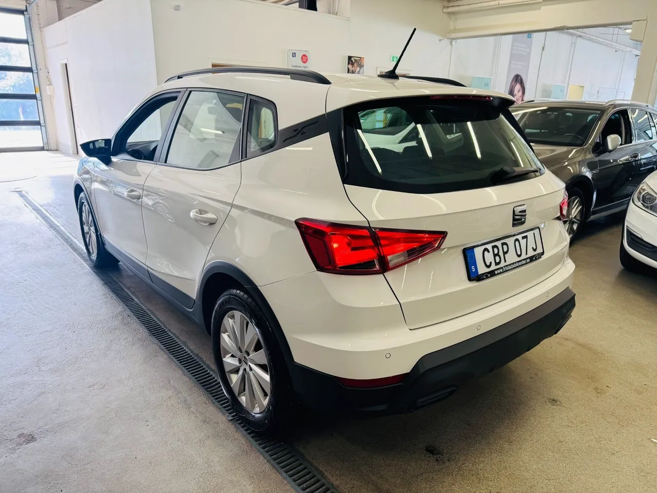Vehicle image 15