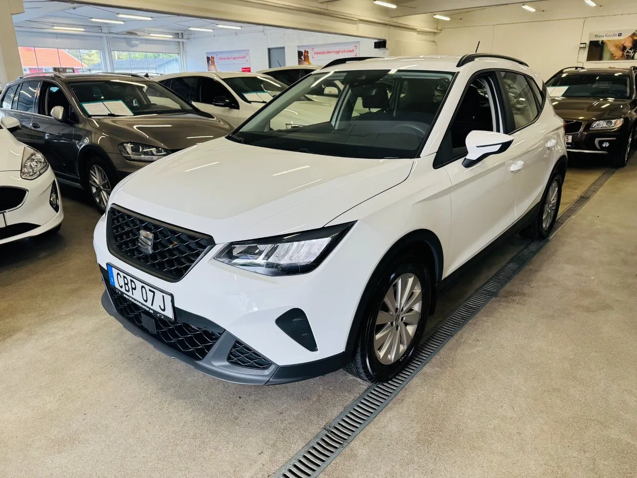Vehicle image 13