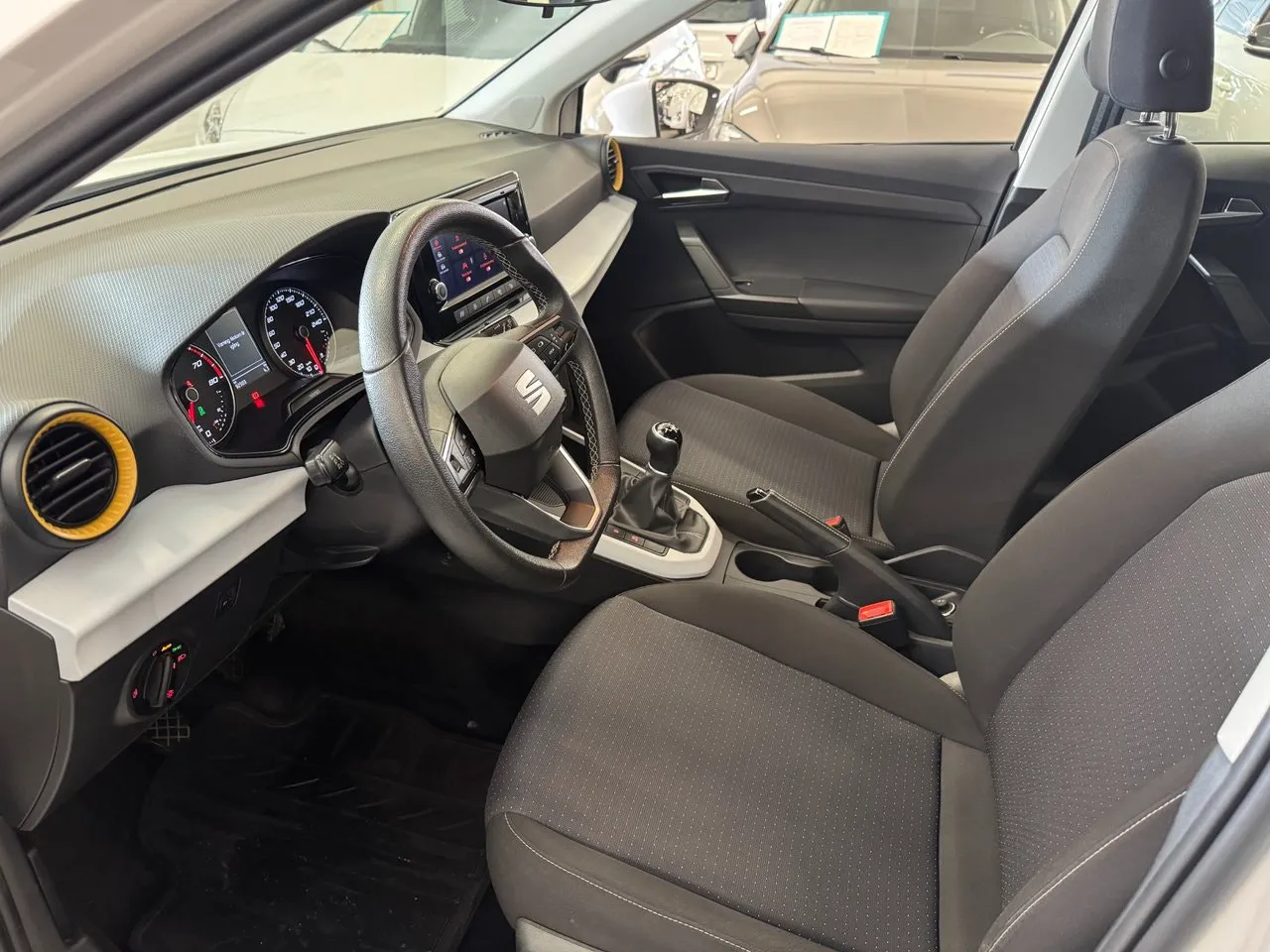 Vehicle image 19
