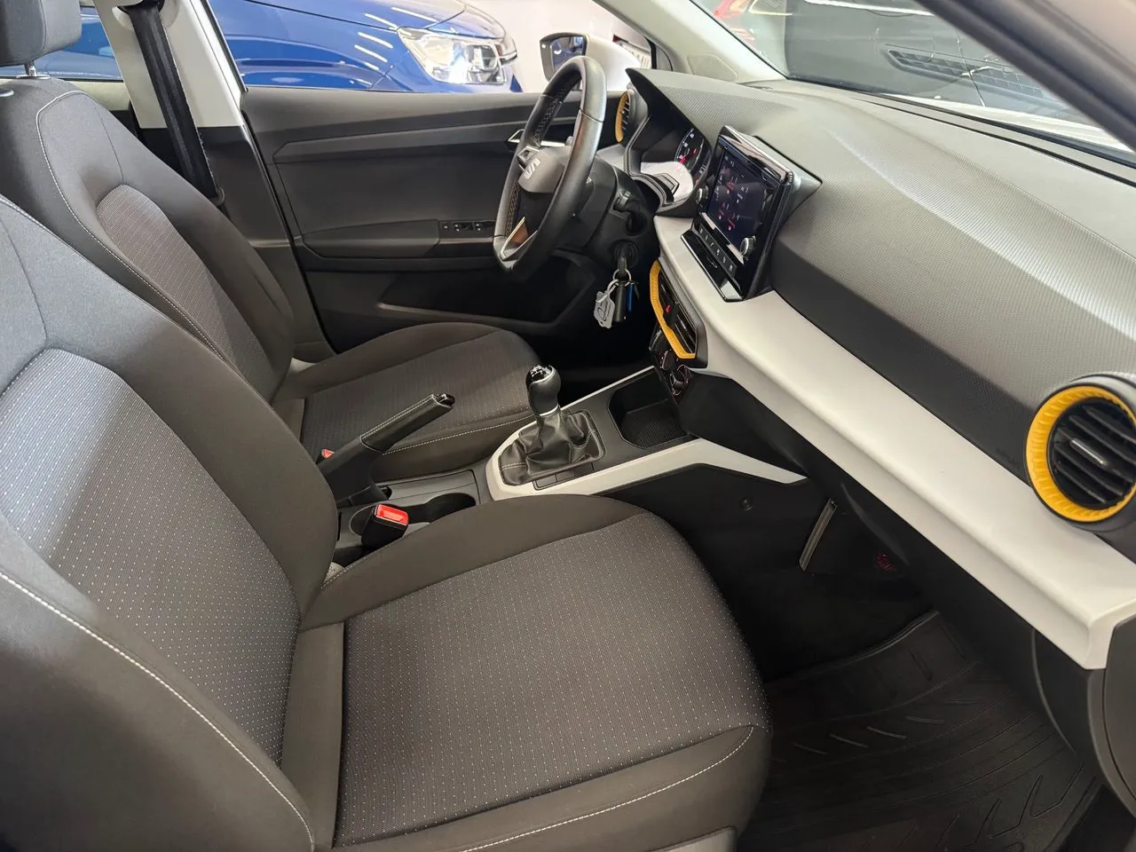 Vehicle image 16