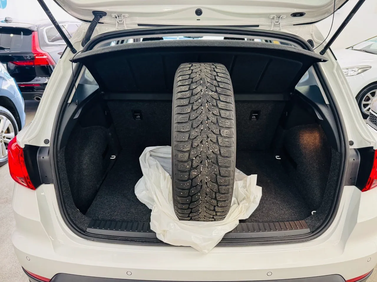 Vehicle image 11