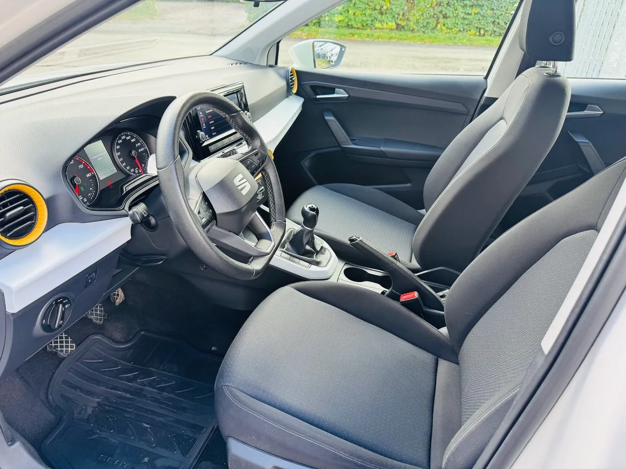 Vehicle image 7