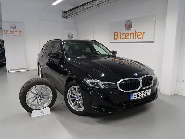 BMW 330 e xDrive Touring V-Däck ingår Wide-Drag-Kamera-Rattvärme- - 2023