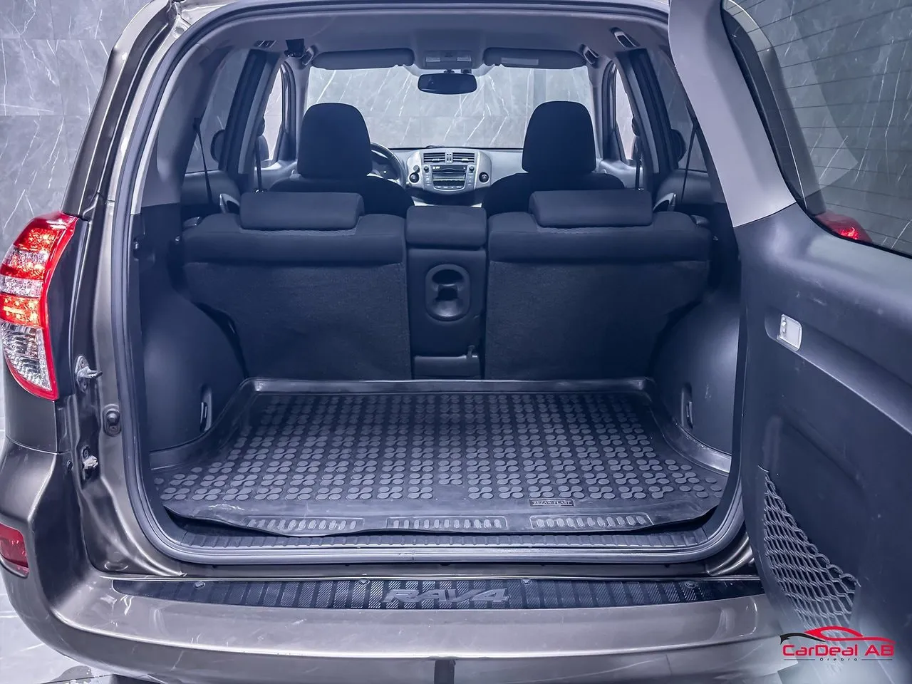 Vehicle image 16