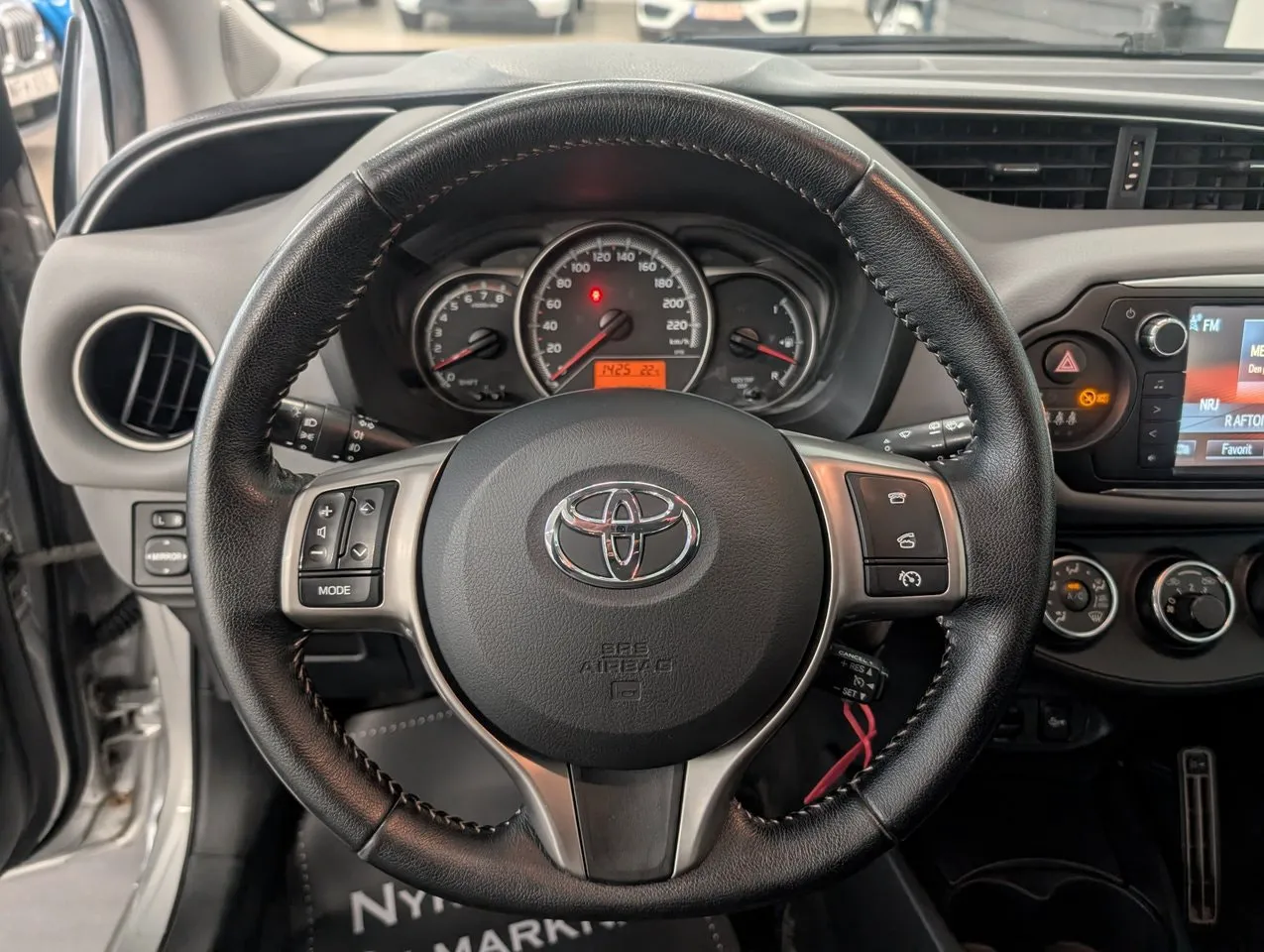 Vehicle image 10