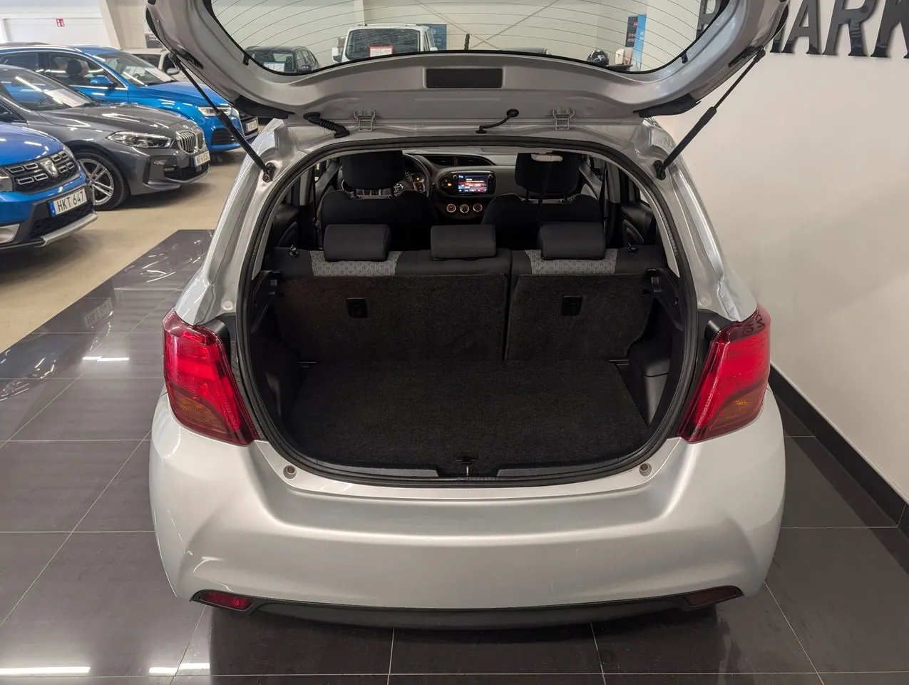 Vehicle image 5