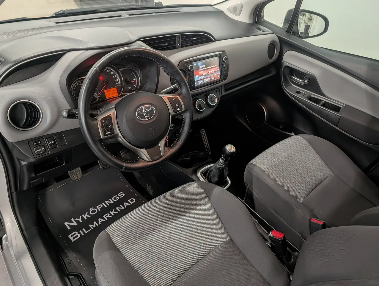 Vehicle image 6