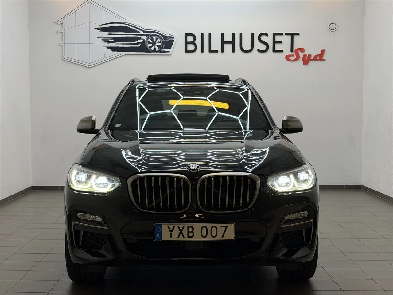 Vehicle image 15