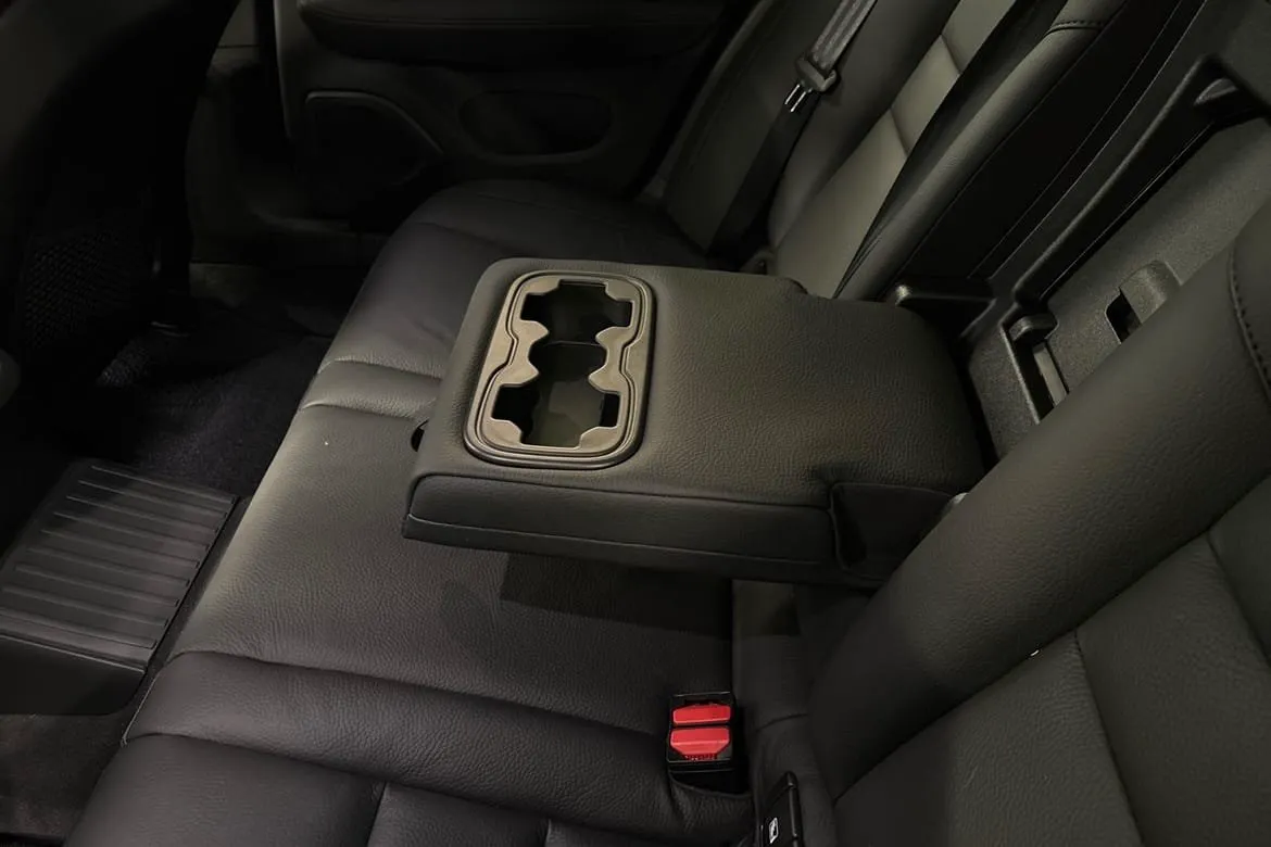 Vehicle image 18