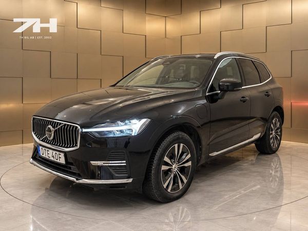 Volvo XC60 Recharge T6 AWD Core / Läder / Pano / Drag - 2023