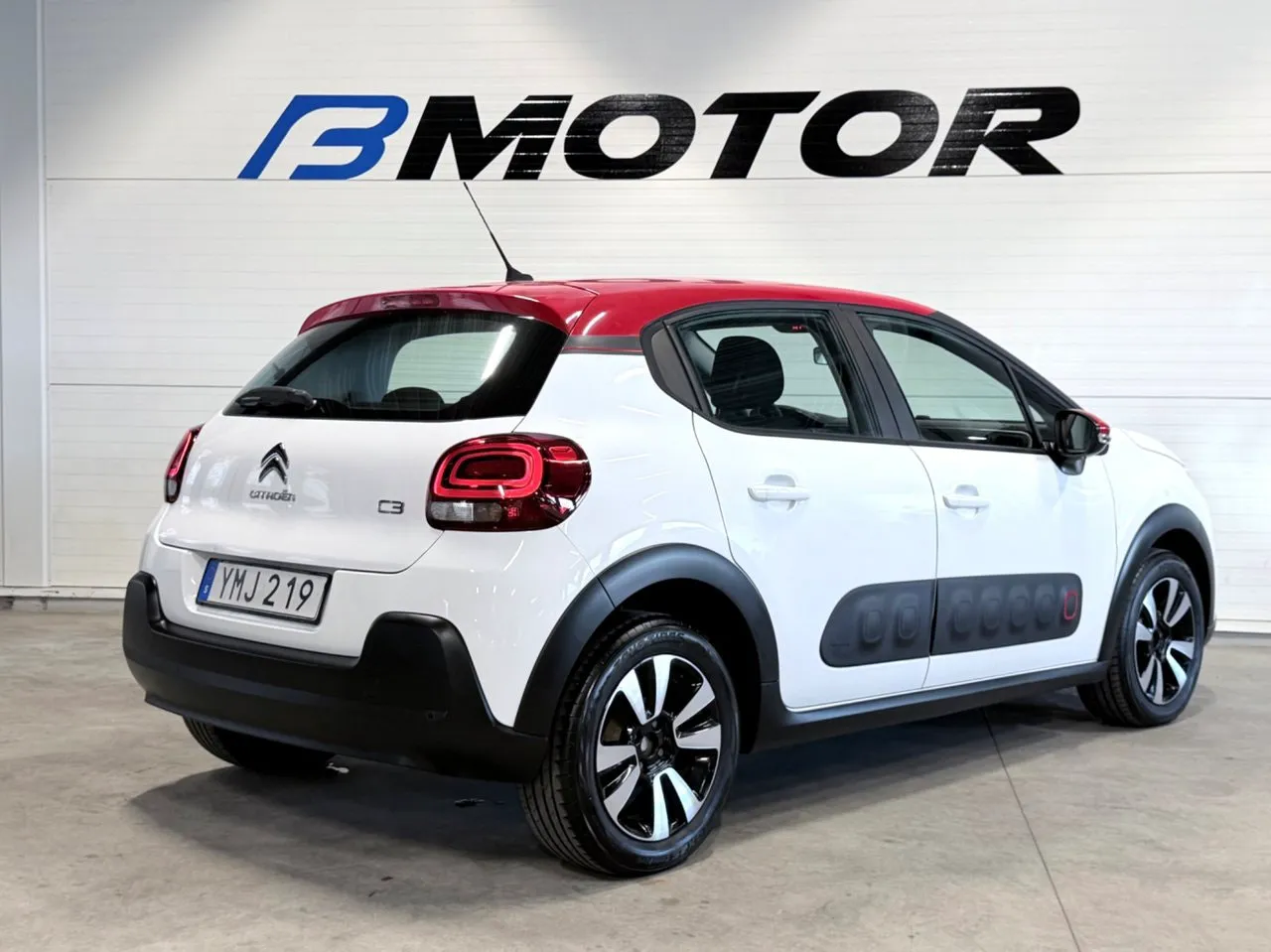 Vehicle image 6